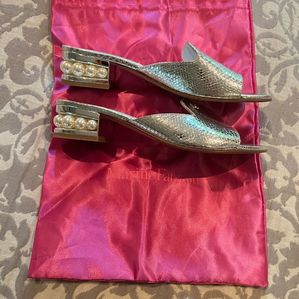 🔥Marino Fabiani silver and pearl slip on shoes / mules. Worn once!